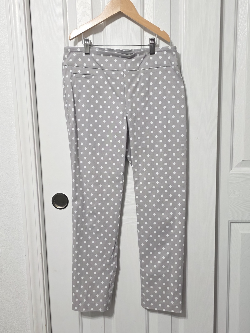 Petite Gray And White Polka Dot Stretch Pants, Size 6 P